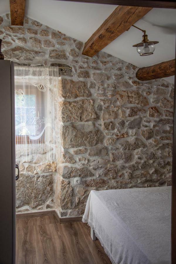 Traditional Stone House St.Anton Malinska Eksteriør bilde